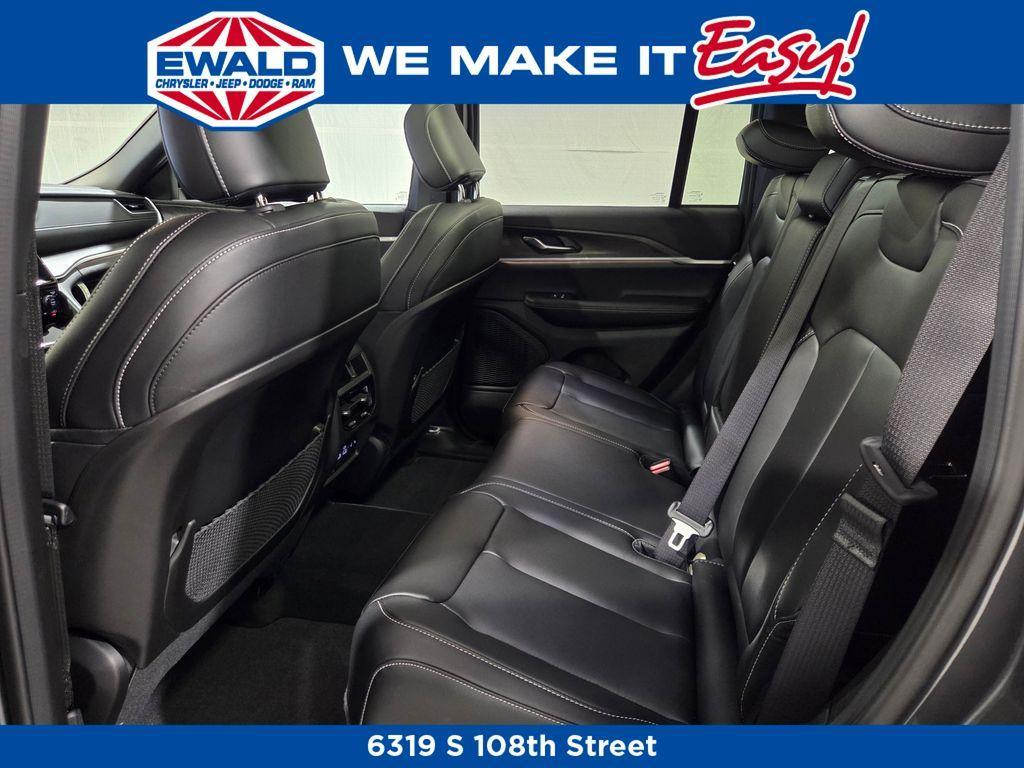 new 2025 Jeep Grand Cherokee car, priced at $48,082