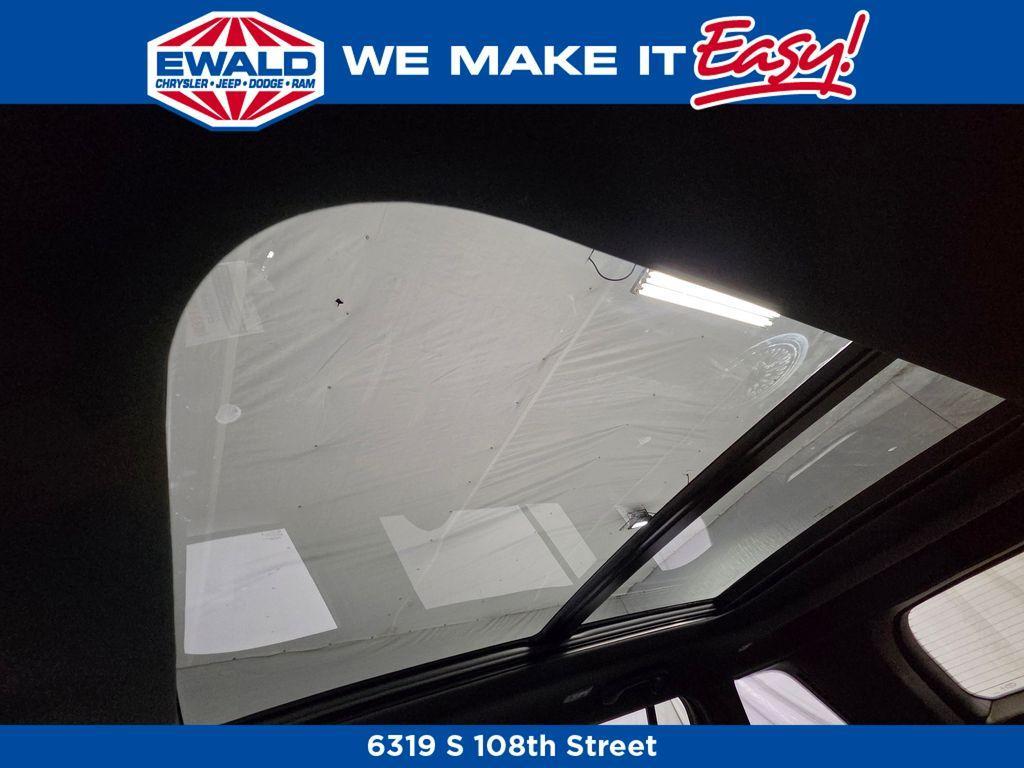 new 2025 Jeep Grand Cherokee car, priced at $48,082