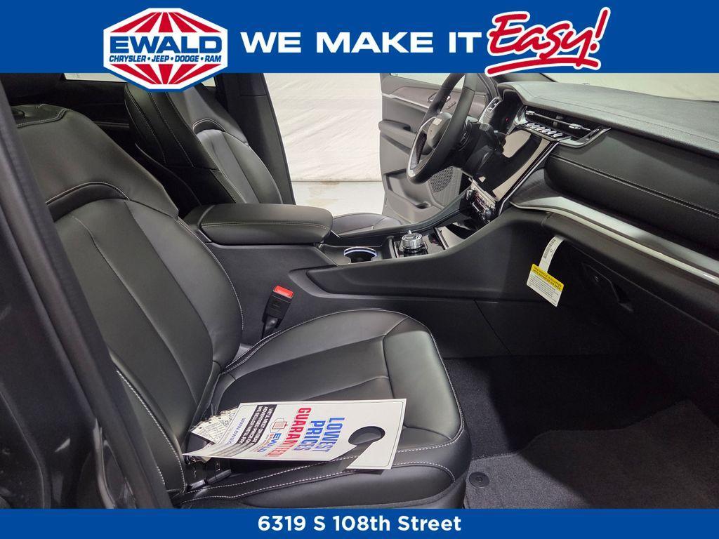 new 2025 Jeep Grand Cherokee car, priced at $48,082