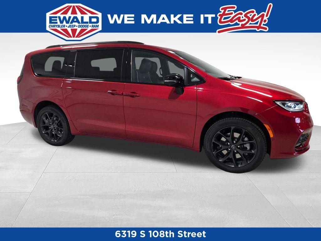 new 2026 Chrysler Pacifica car, priced at $53,842