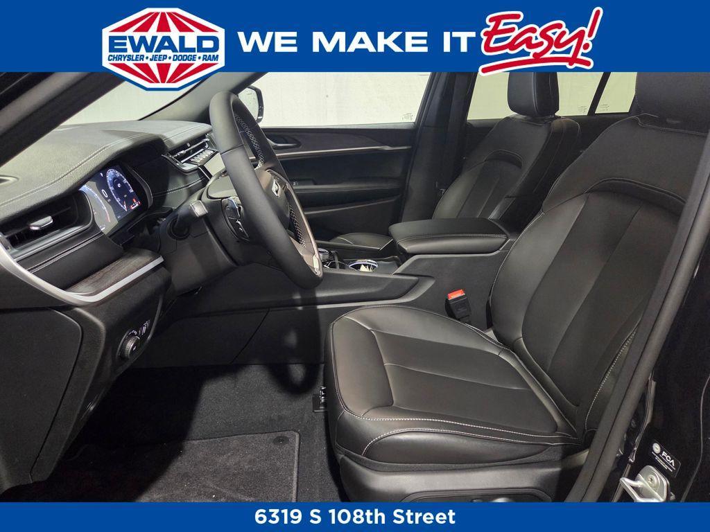new 2025 Jeep Grand Cherokee car, priced at $39,342