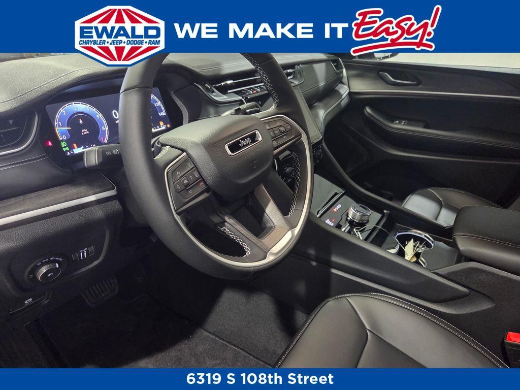 new 2025 Jeep Grand Cherokee car, priced at $39,342