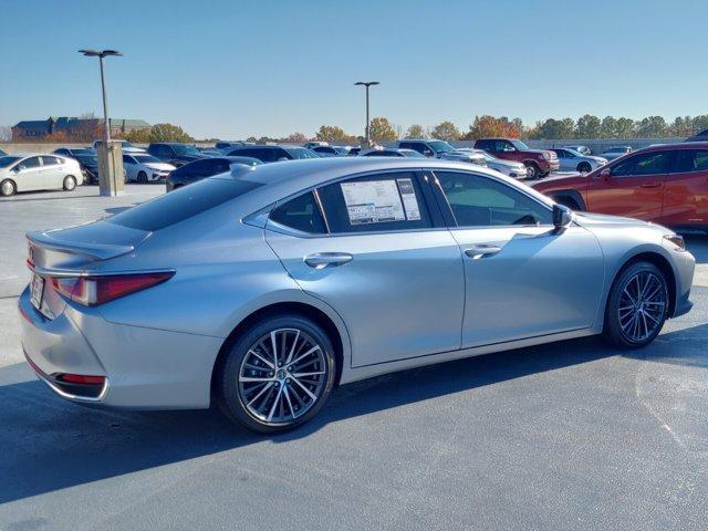 new 2025 Lexus ES 300h car, priced at $51,224