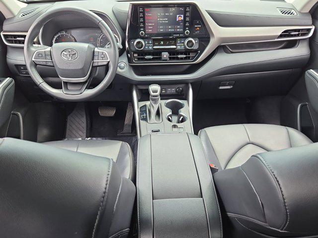 used 2022 Toyota Highlander car, priced at $33,507