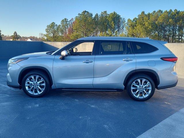 used 2022 Toyota Highlander car, priced at $35,194