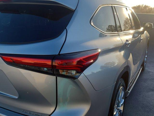 used 2022 Toyota Highlander car, priced at $35,194