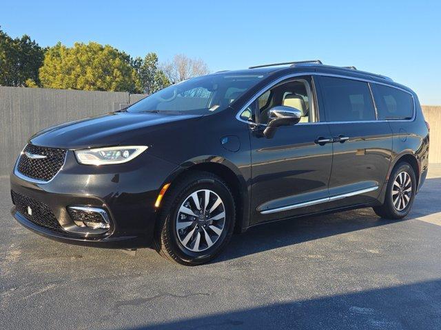 used 2021 Chrysler Pacifica Hybrid car, priced at $21,231