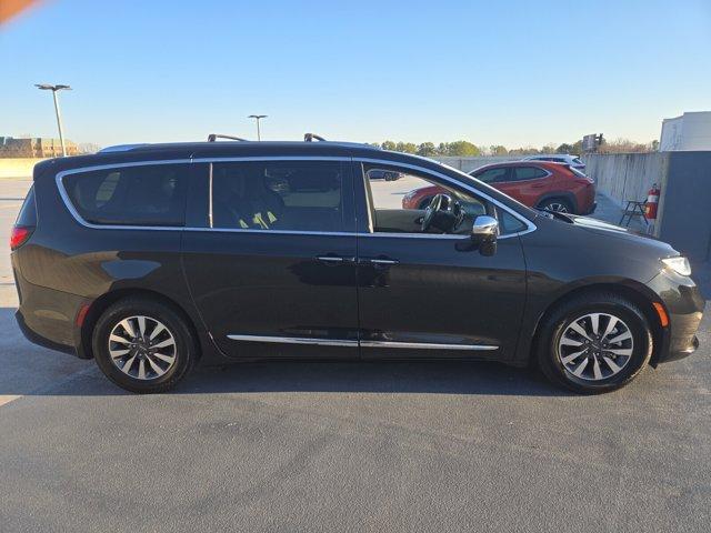 used 2021 Chrysler Pacifica Hybrid car, priced at $21,231