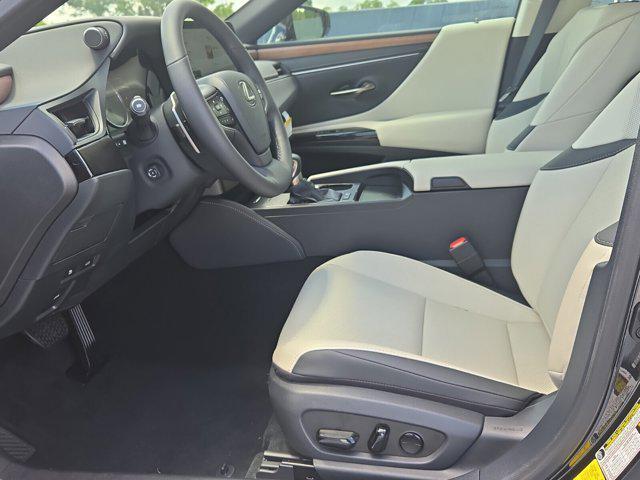 new 2025 Lexus ES 300h car, priced at $50,815