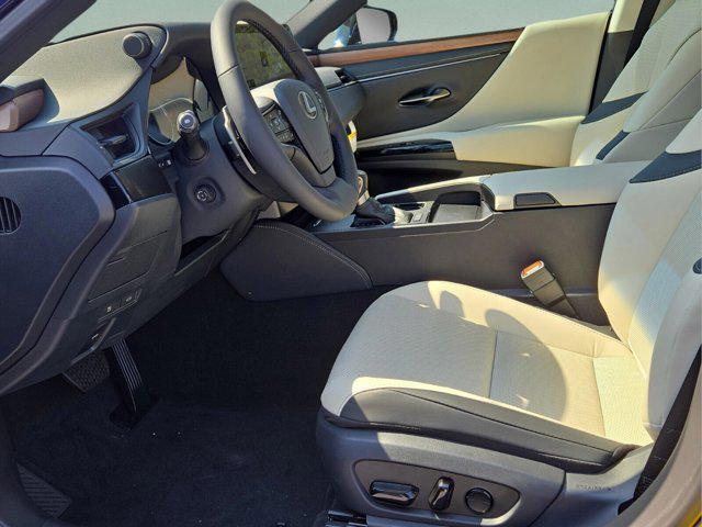 new 2025 Lexus ES 350 car, priced at $49,815