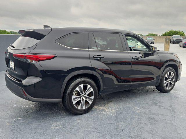 used 2023 Toyota Highlander car, priced at $37,148