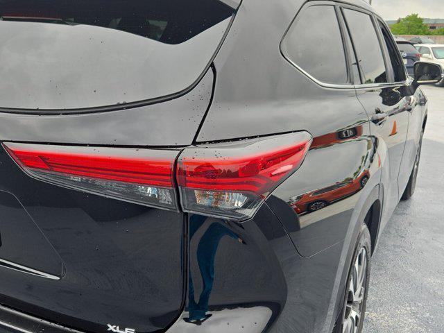 used 2023 Toyota Highlander car, priced at $37,148