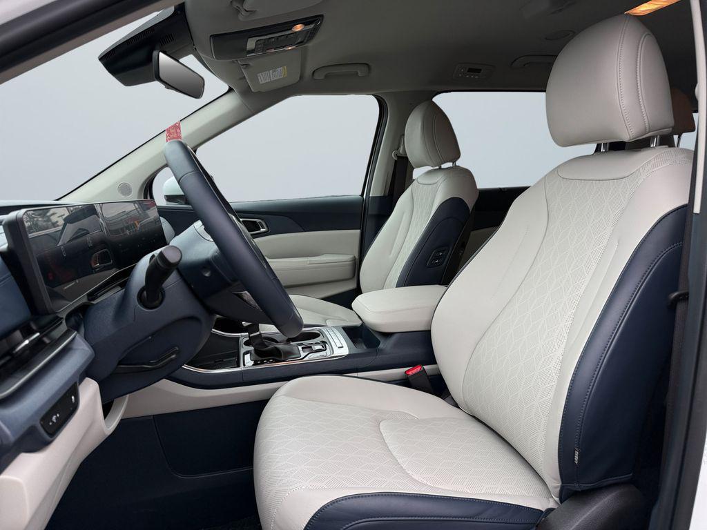 used 2025 Kia Carnival car, priced at $37,000