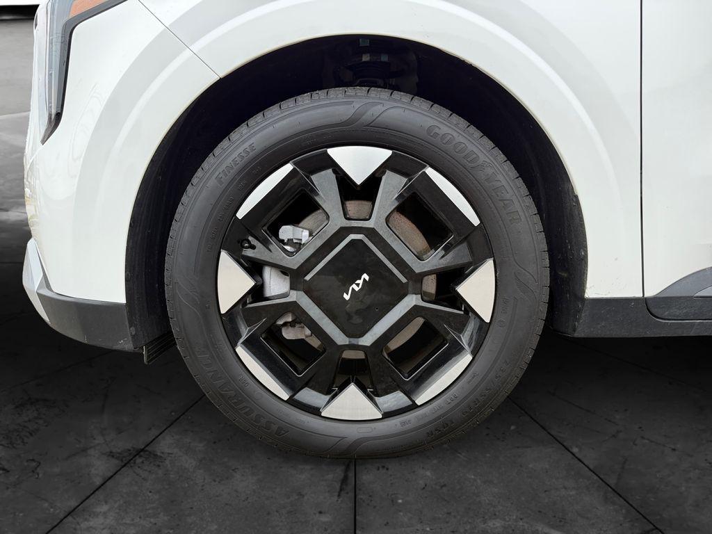 used 2025 Kia Carnival car, priced at $37,000