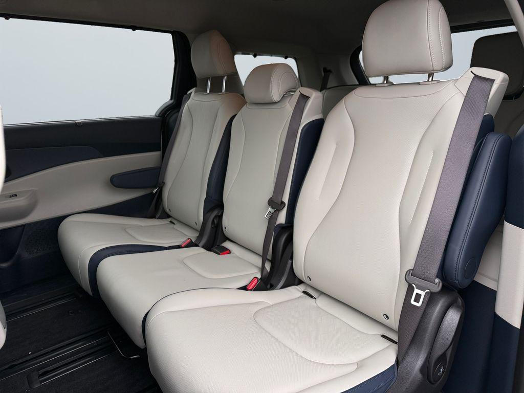 used 2025 Kia Carnival car, priced at $37,000