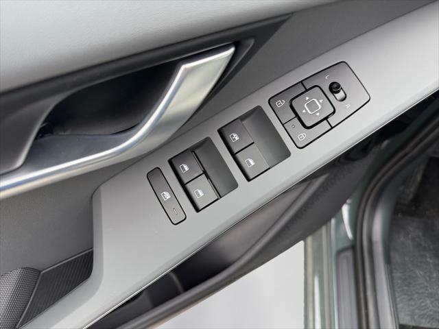 new 2025 Kia Niro car, priced at $30,106