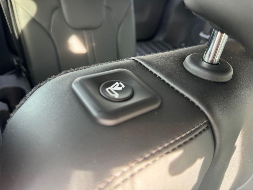 new 2025 Kia Sorento car, priced at $40,500