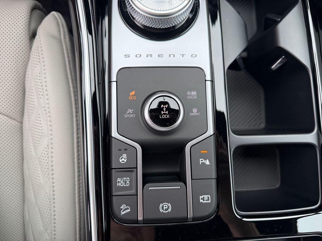 new 2025 Kia Sorento Hybrid car, priced at $40,100