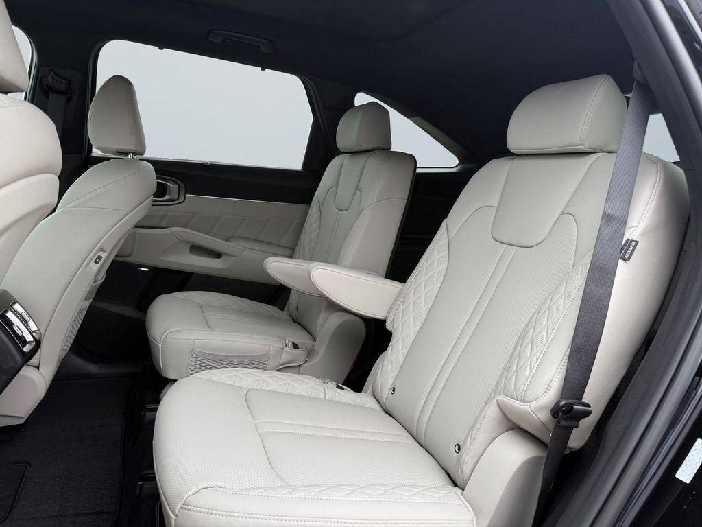 new 2025 Kia Sorento Hybrid car, priced at $40,100