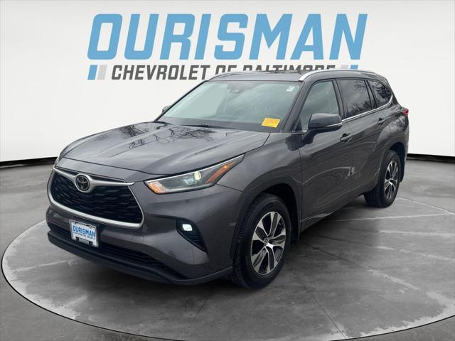 used 2021 Toyota Highlander car, priced at $31,000