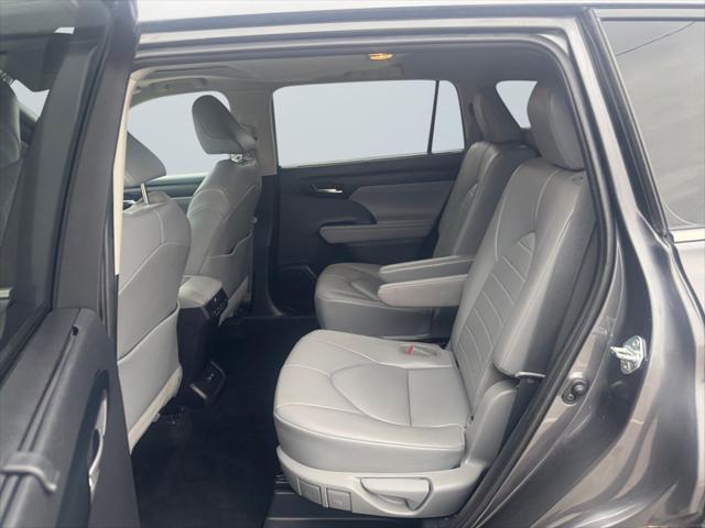 used 2021 Toyota Highlander car, priced at $31,000