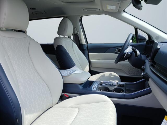 used 2025 Kia Carnival Hybrid car, priced at $47,000