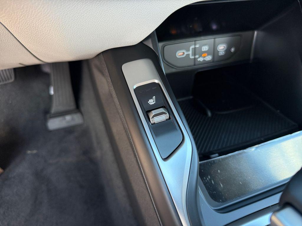 new 2025 Kia Sorento car, priced at $33,000
