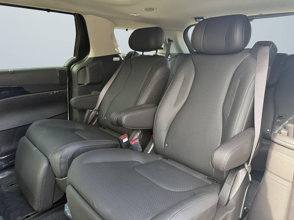 new 2026 Kia Carnival Hybrid car, priced at $55,550