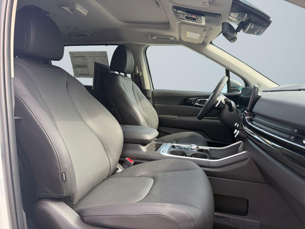 new 2026 Kia Carnival Hybrid car, priced at $55,550