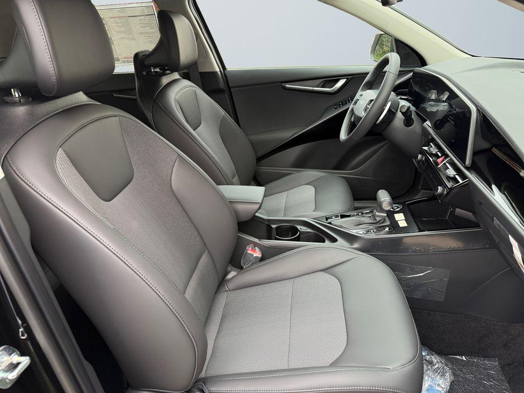 new 2025 Kia Niro car, priced at $30,557