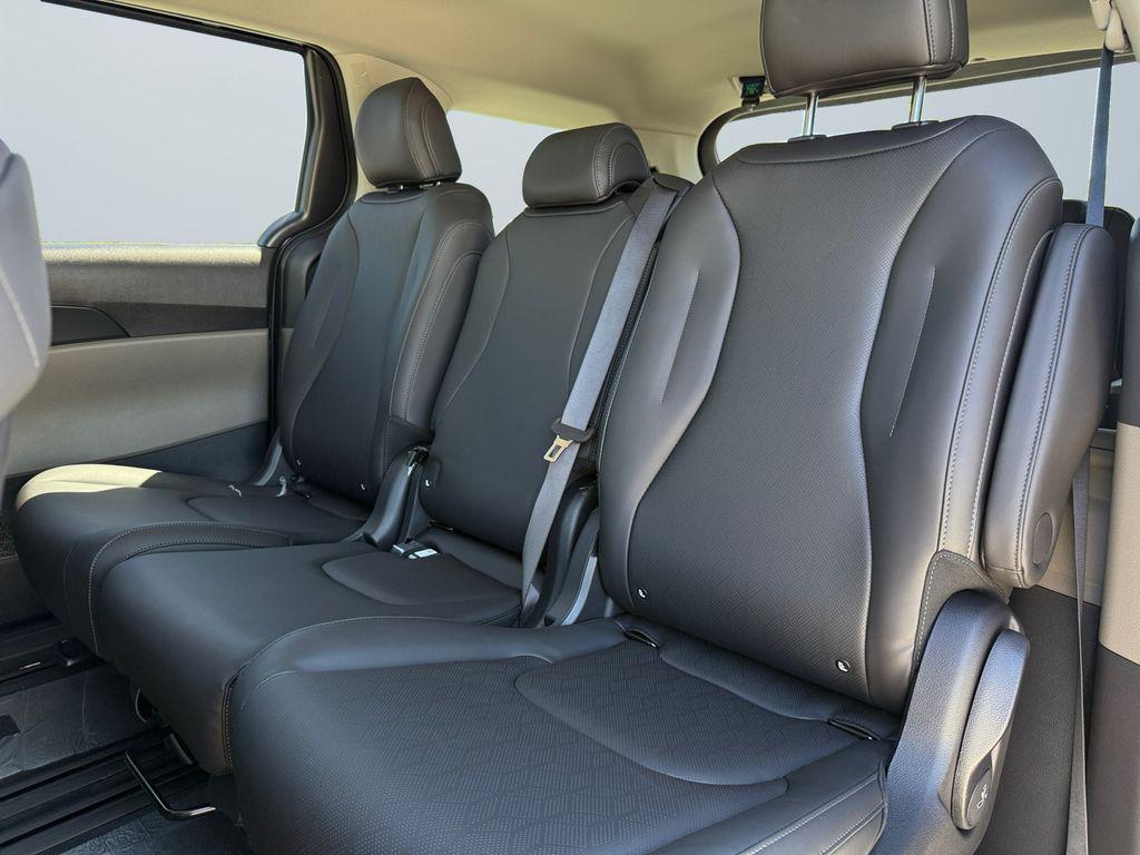 new 2026 Kia Carnival Hybrid car, priced at $41,165