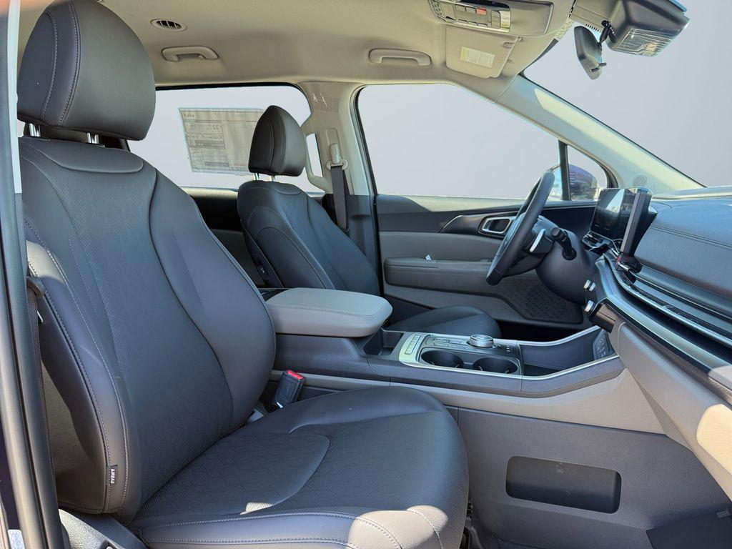 new 2026 Kia Carnival Hybrid car, priced at $41,165