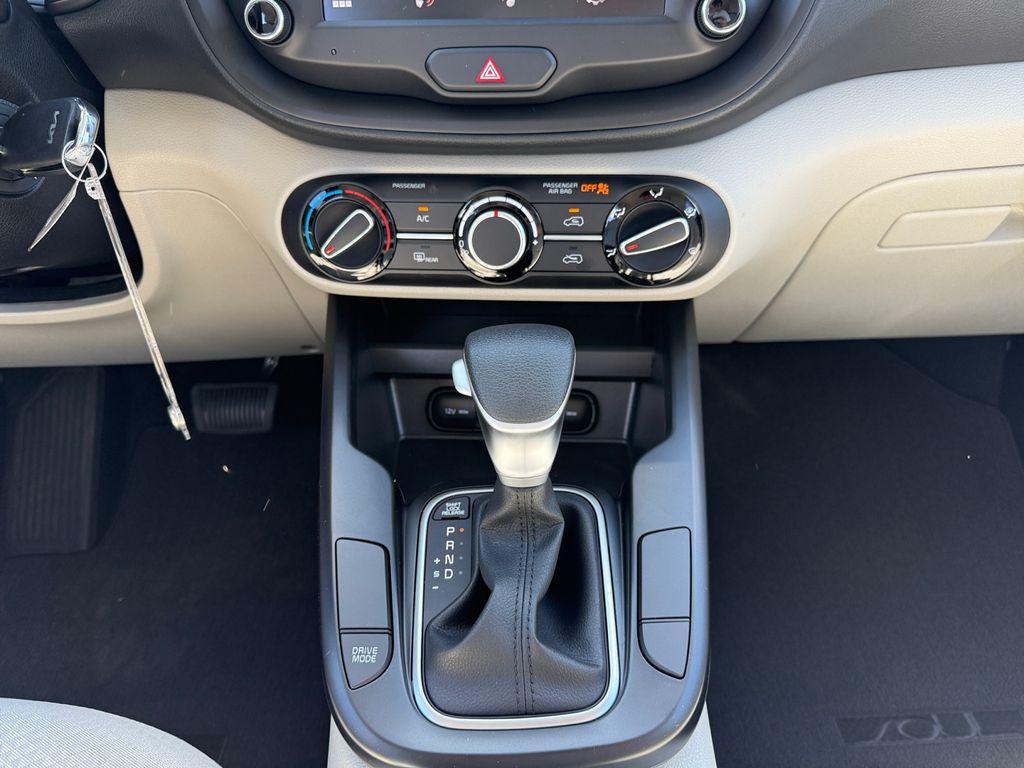 new 2025 Kia Soul car, priced at $18,300