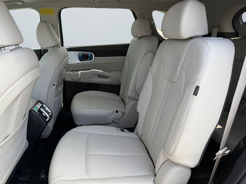 new 2025 Kia Sorento Hybrid car, priced at $36,300