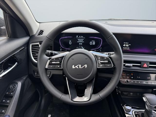 new 2025 Kia Seltos car, priced at $27,216