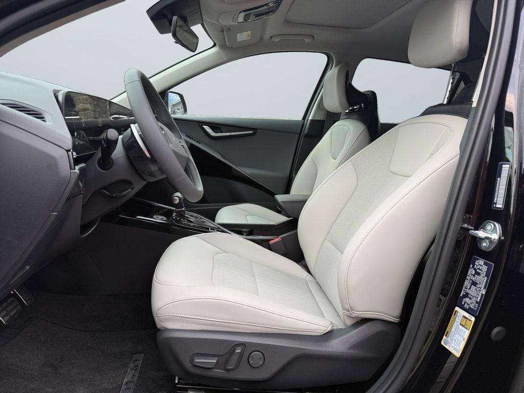 new 2025 Kia Niro car, priced at $32,746