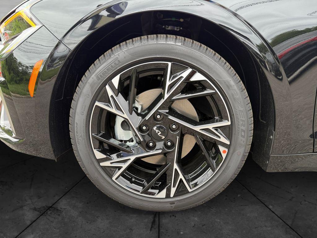 new 2026 Kia K5 car, priced at $30,121