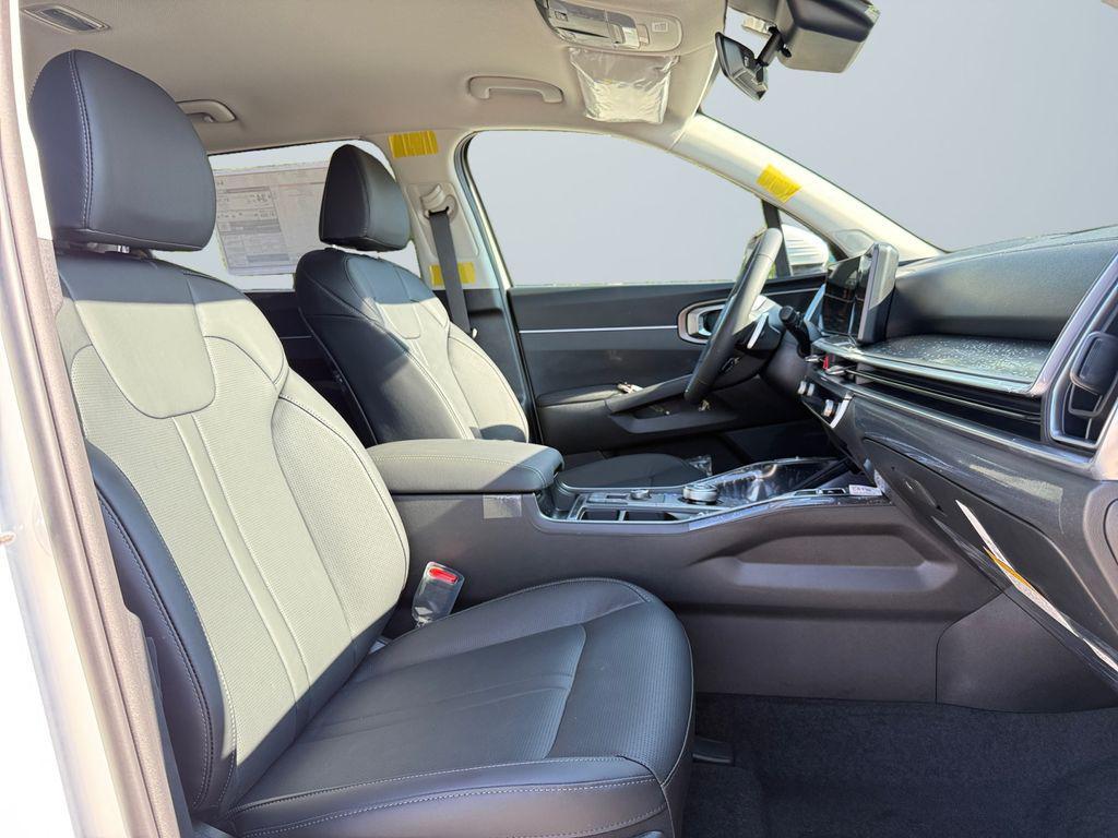 new 2025 Kia Sorento Hybrid car, priced at $35,300