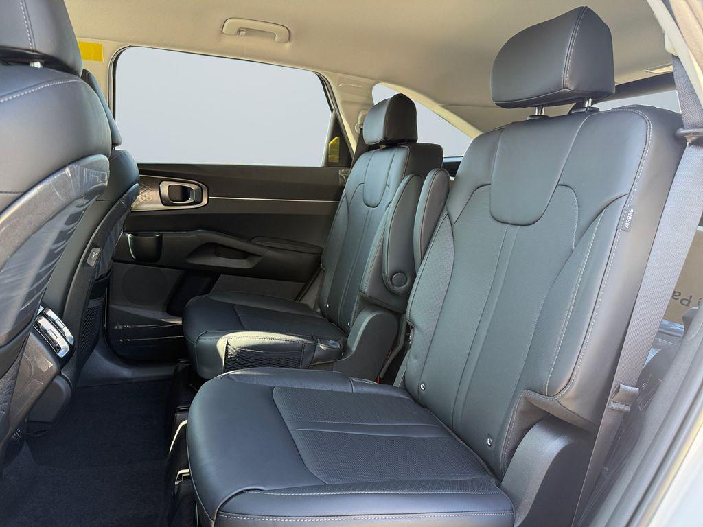 new 2025 Kia Sorento Hybrid car, priced at $35,300