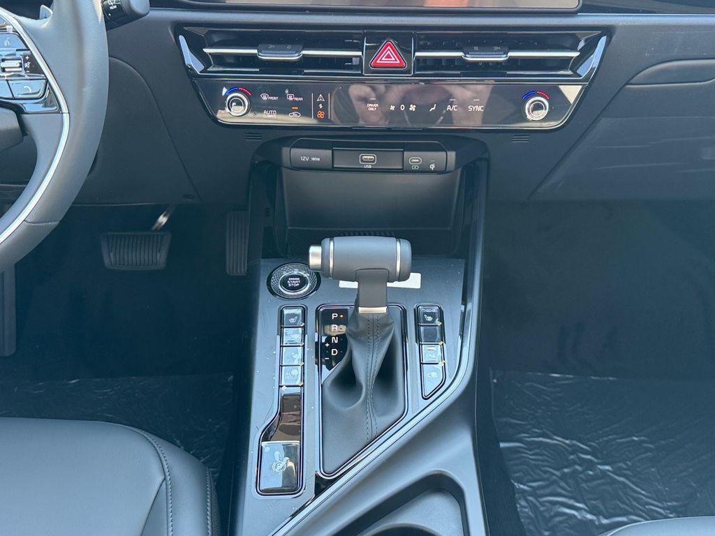 new 2025 Kia Niro car, priced at $30,178