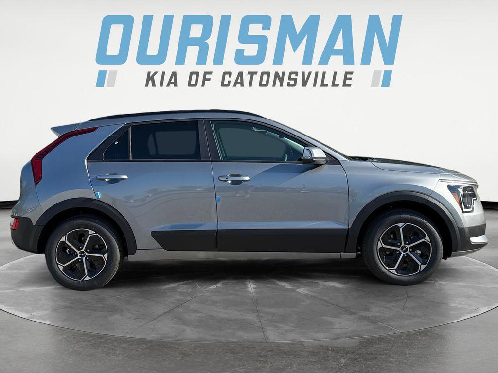 new 2025 Kia Niro car, priced at $30,178