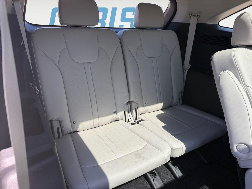 new 2025 Kia Sorento car, priced at $37,900