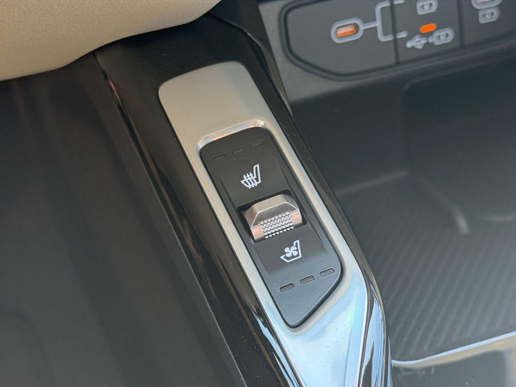 new 2025 Kia Sorento car, priced at $37,900