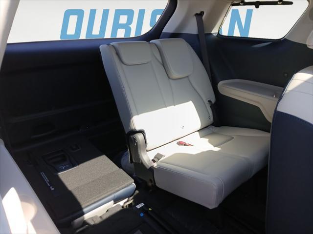 new 2025 Kia Carnival Hybrid car, priced at $50,650