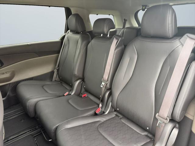 new 2025 Kia Carnival Hybrid car, priced at $44,011