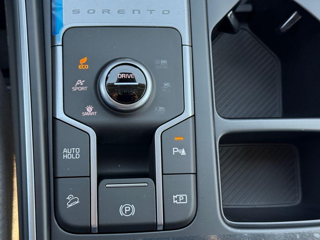 new 2026 Kia Sorento Hybrid car, priced at $42,782