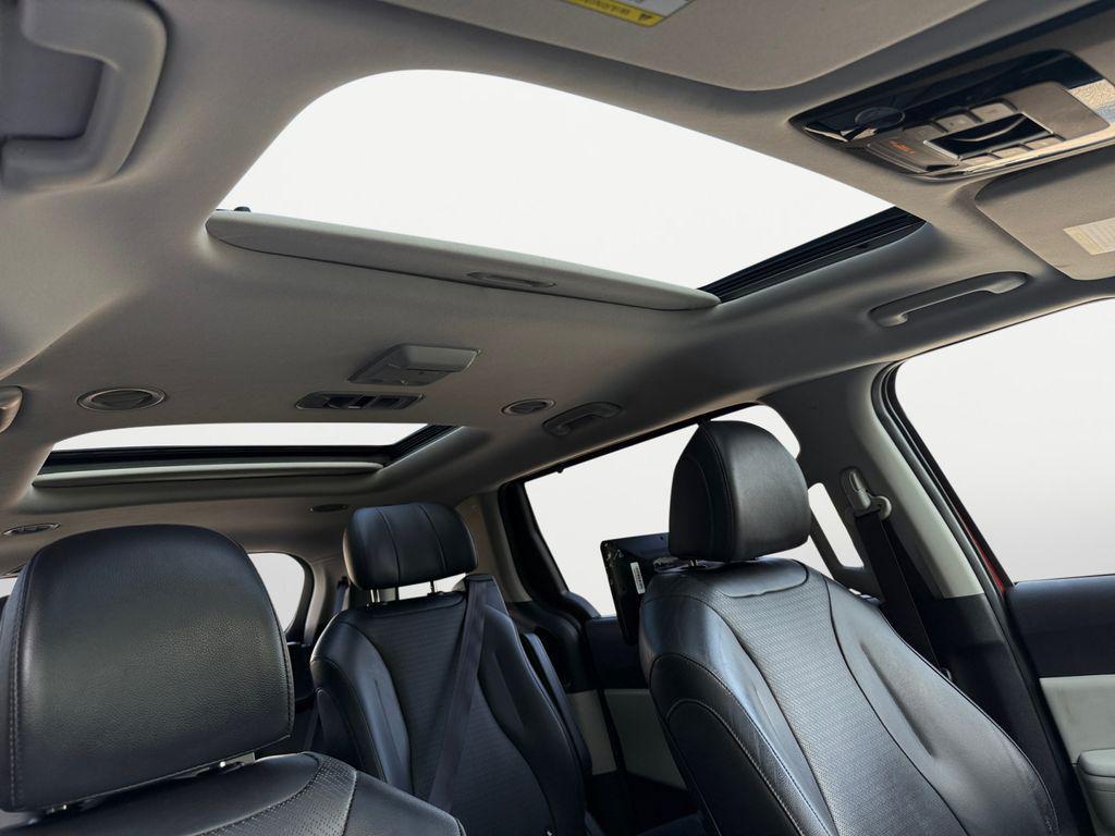 used 2022 Kia Carnival car, priced at $29,600