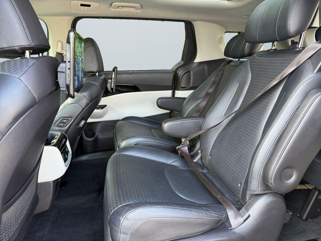 used 2022 Kia Carnival car, priced at $29,600