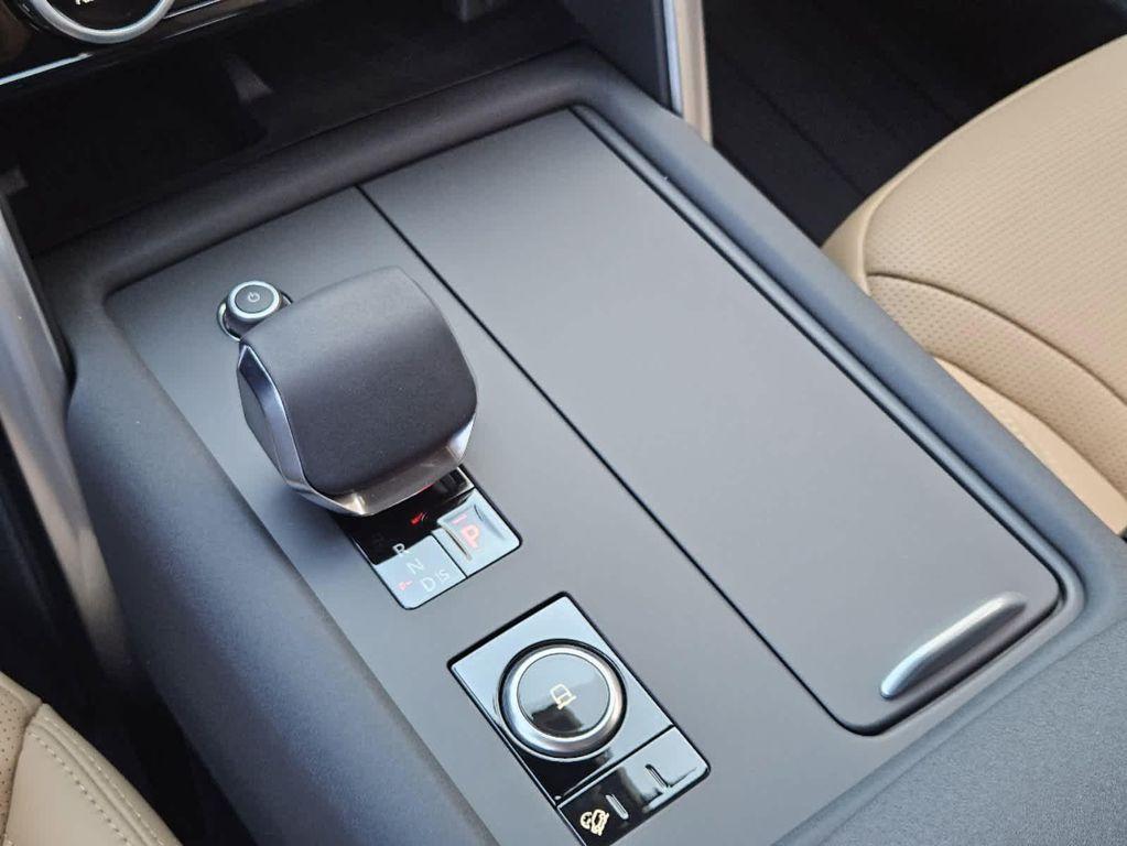 new 2025 Land Rover Discovery car, priced at $77,518
