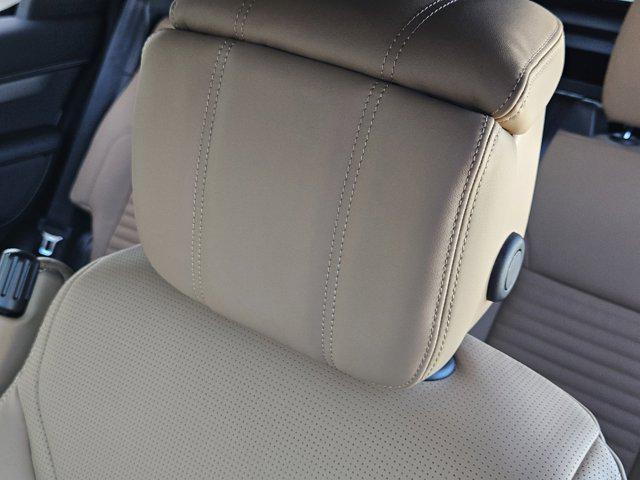 new 2025 Land Rover Discovery car, priced at $77,518